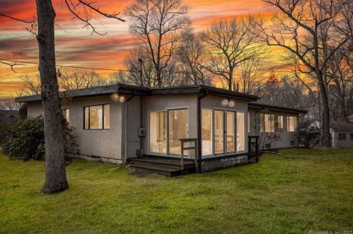 28 Bonita Dr, Huntington CT  06484-5106 exterior