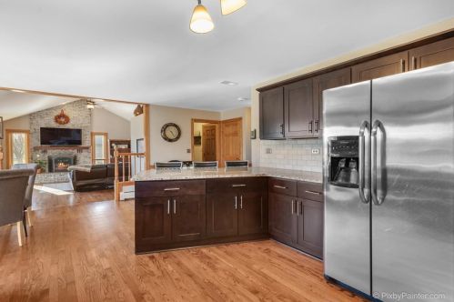 2900 Mallard Pt, Island Lake, IL 60042-9787