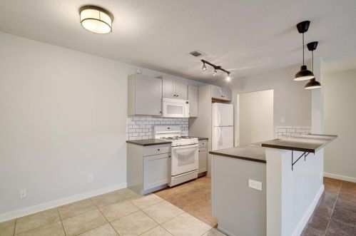 2302 Barton Skwy, Austin TX  78704-4704 exterior