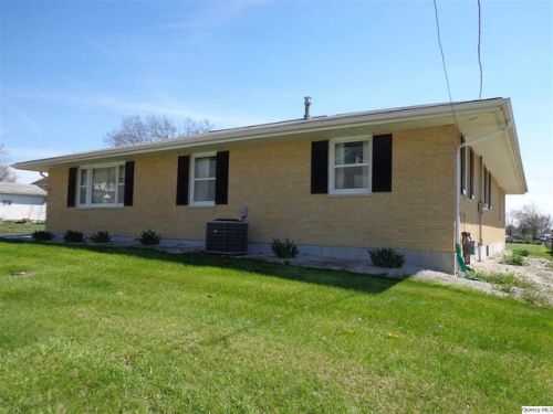 320 Collins St, Mendon, IL 62351-1208