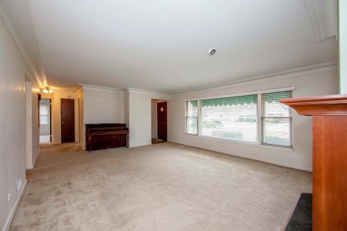 545 Ridge Ave, Elk Grove Vlg, IL 60007-4227