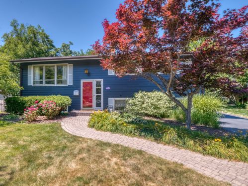 105 Springwood Dr, Naperville, IL 60540-7331