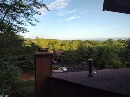 10 Ridgedale Dr, Annandale, NJ 08801-1507