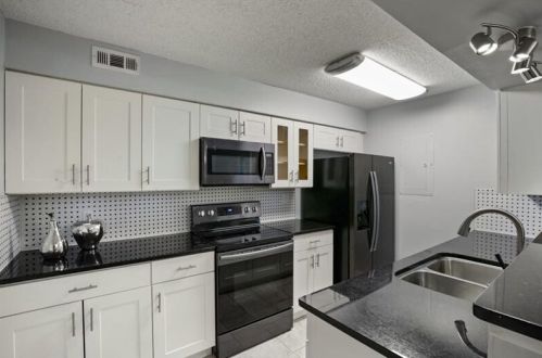 176 Barone Pl, Atlanta GA  30327-1073 exterior