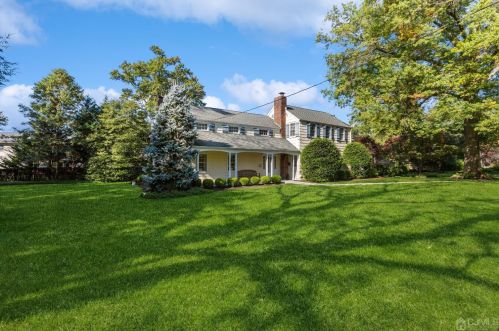 32 Oak Hills Rd, Edison, NJ 08820-3661