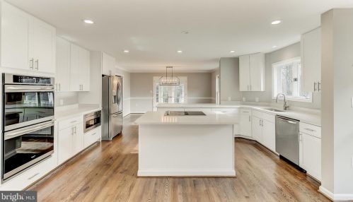 6125 Wooded Run Dr, Columbia MD 21044-3800 exterior