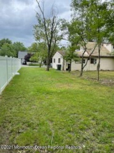 6 Franciscan Way, Hazlet, NJ 07730-1910