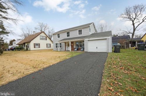 16 Parkside Cir, Willingboro, NJ 08046-2611