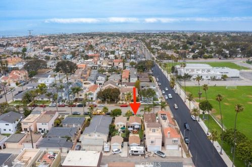 624 15th St, Huntington Beach CA  92648-4048 exterior