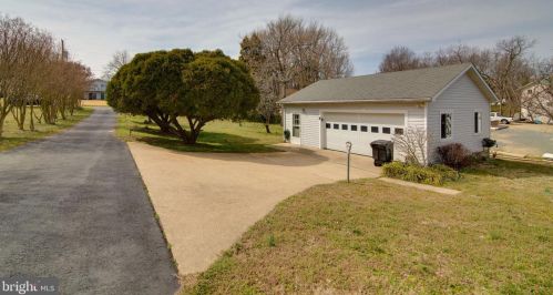 206 Haulover Cir, Montross, VA 22520-8809