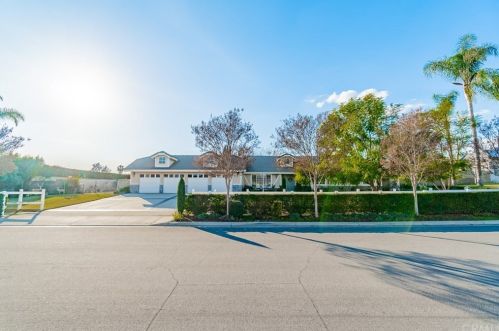 11748 Concord Ct, Chino, CA 91710-1693