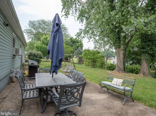 2106 Lyndell Dr, Lancaster PA  17601-5728 exterior