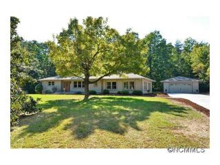 124 Red Fox Rd, Columbus, NC 28722-9710