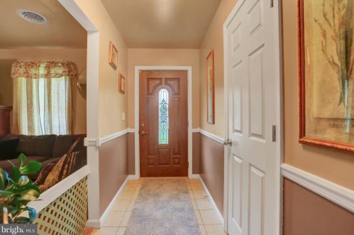 193 Greenview Dr, Carlisle PA  17015-9193 exterior