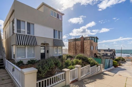 128 8th St, Manhattan Beach, CA 90266-5626