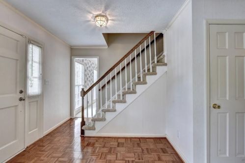 4571 Amberly Ct, Atlanta, GA 30360-2005