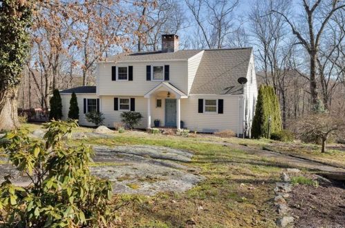 122 Wood Pond Rd, Glastonbury, CT 06033-3702