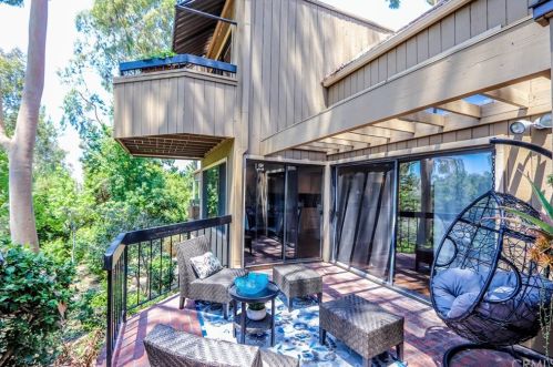 12 Moss Gln, Irvine, CA 92603-3418