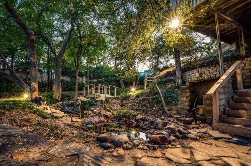 14809 Hampton Ct, Dallas, TX 75254-7681