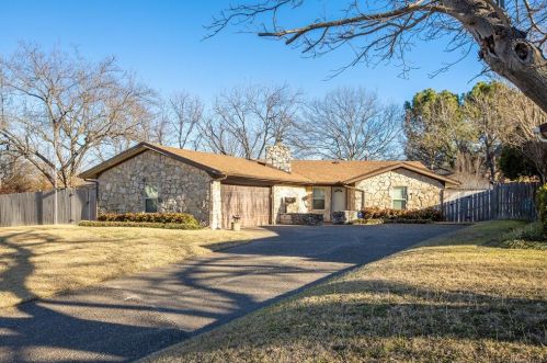 6208 Bellhurst Ct, Fort Worth TX  exterior