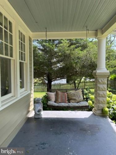206 Old Chapel Ave, Boyce, VA 22620-9620