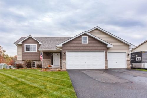 6081 258th St, Columbus, MN 55092