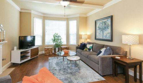 8147 Cedar Ave, Fresno, CA 93720-1808