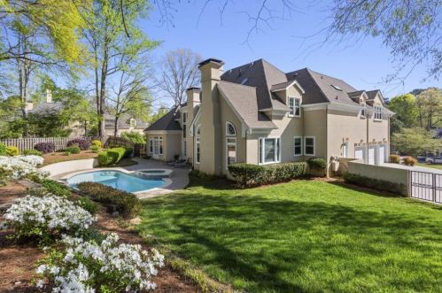 3720 River Mansion Dr, Duluth, GA 30096-6145