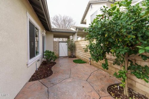 2010 Freesia Ave, Simi Valley CA  93063-3534 exterior