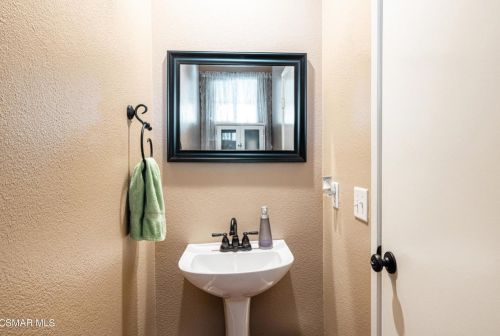 1843 Amberleaf Ln, Simi Valley CA  93065-7435 exterior