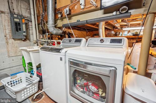 5269 Bradgen Ct, Springfield VA  22151-3524 exterior