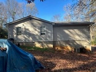 54 Cedar Dr, Commerce, GA 30529-1144