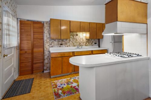 8457 North Ter, Niles IL  60714-2369 exterior