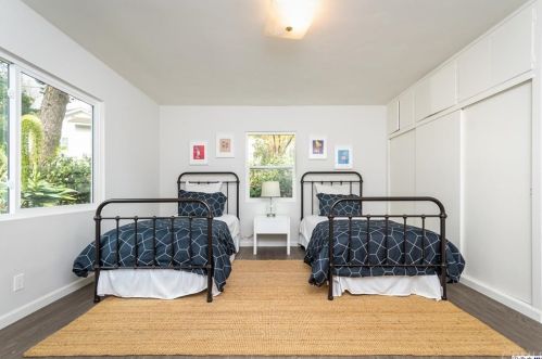 5124 Ln Crescenta Ave, Glendale CA 91214-2117 exterior