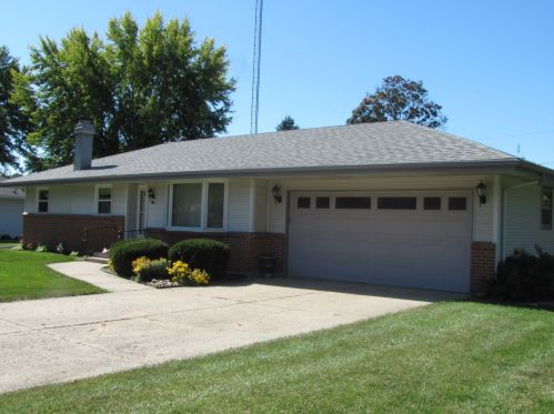 9988 Bluebonnet Dr, Rockford, IL 61115-1517