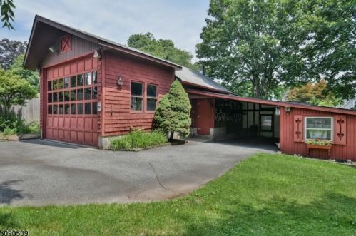 6 3rd St, Kinnelon, NJ 07405-1016