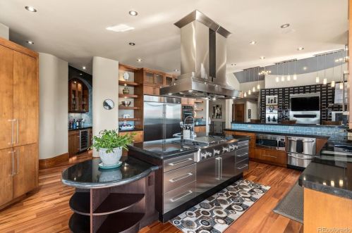 15421 Fairway Dr, Denver CO  80022-5221 exterior