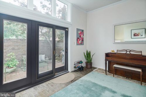 637 Lombard St, Philadelphia PA  19147-1416 exterior