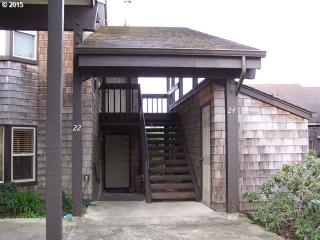 1070 Bay St, Florence, OR 97439-9326