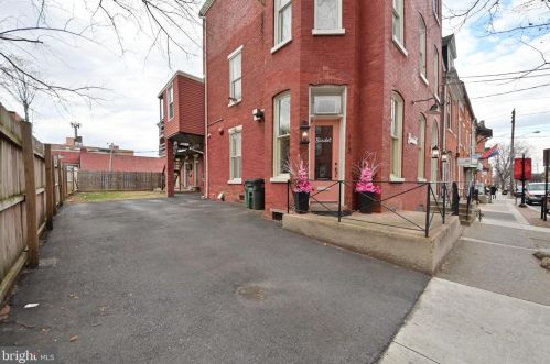 113 Walnut St, Lancaster PA  17602-2451 exterior