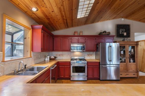 10166 Olympic Blvd, Truckee CA  96161-1708 exterior