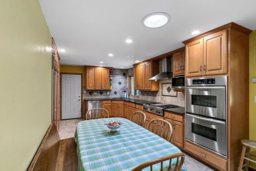 13 Wild Cherry Ln, Palos Park, IL 60464-1562