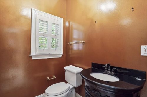 33 Habersham Cove Dr, Atlanta GA  30305-5402 exterior
