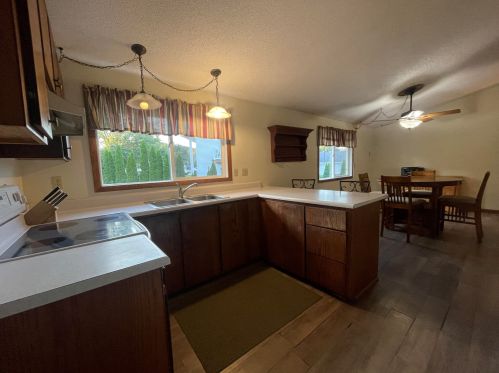 628 Welshire Dr, La Crescent, MN 55947-1467