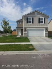 690 Ramsbrook St, Meridian ID  83646-6241 exterior