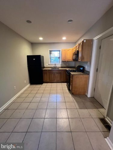 2223 Colorado St, Philadelphia, PA 19132-4330