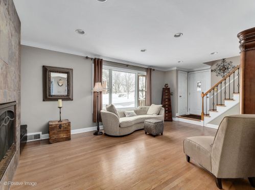 239 Sawyer Ave, Glendale Heights, IL 60137-4940