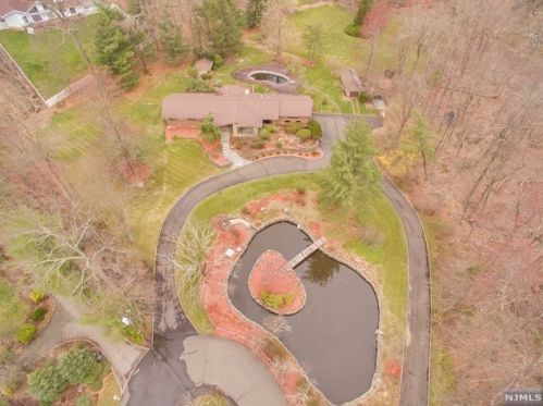 11 Deer Trail Rd, Upper Saddle River, NJ 07458-2505