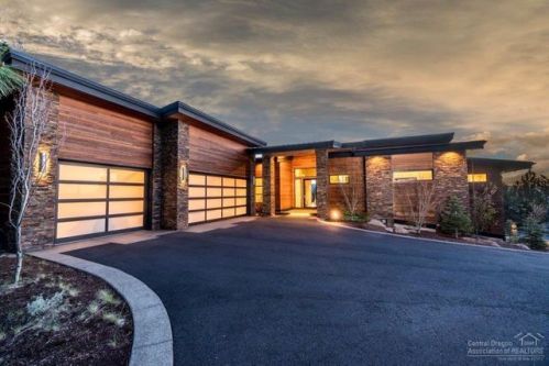 3202 Starview Dr, Bend OR  97701-5681 exterior