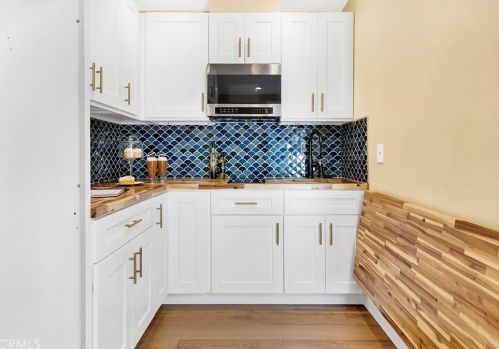 1755 Glenwood Rd, Glendale CA  91201-1543 exterior